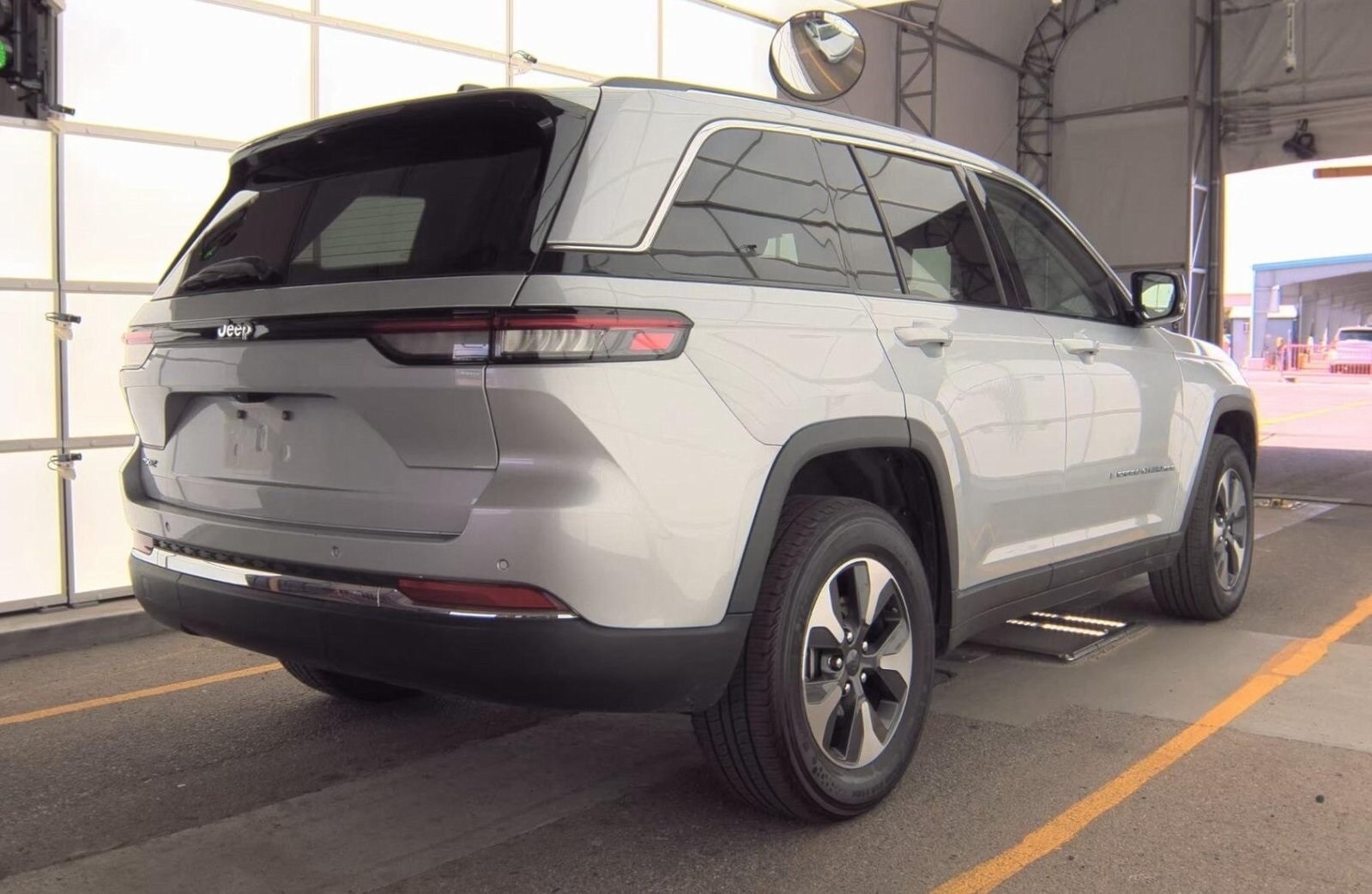 2023 Jeep Grand Cherokee 4xe photo 3