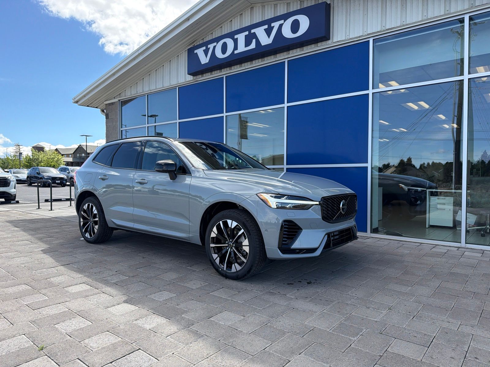 2026 Volvo XC60 T8 Plus Dark AWD's photo