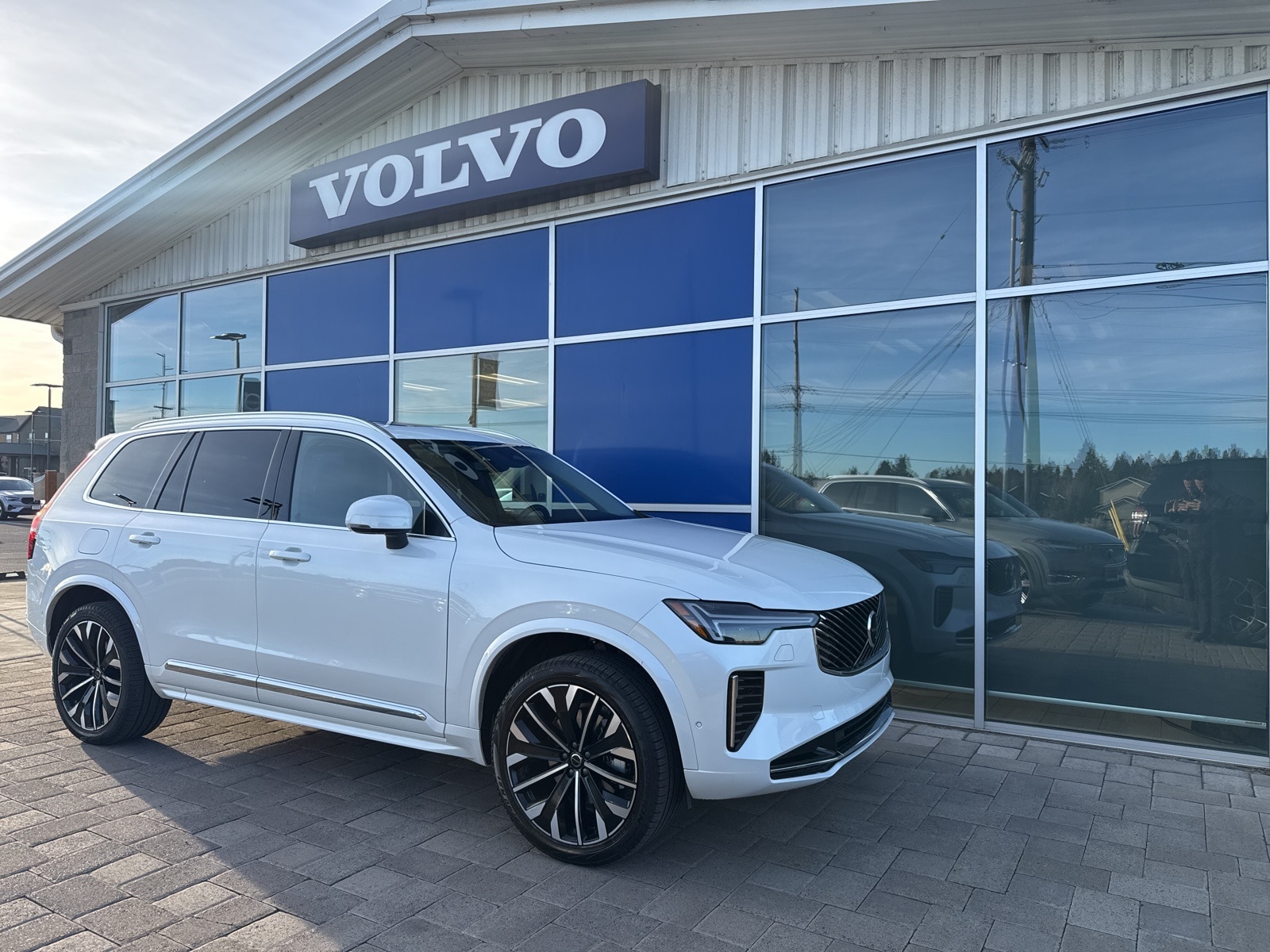 2025 Volvo XC90 Plus's photo