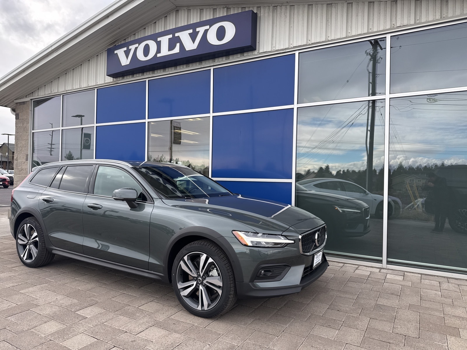 2026 Volvo V60 Cross Country Plus's photo