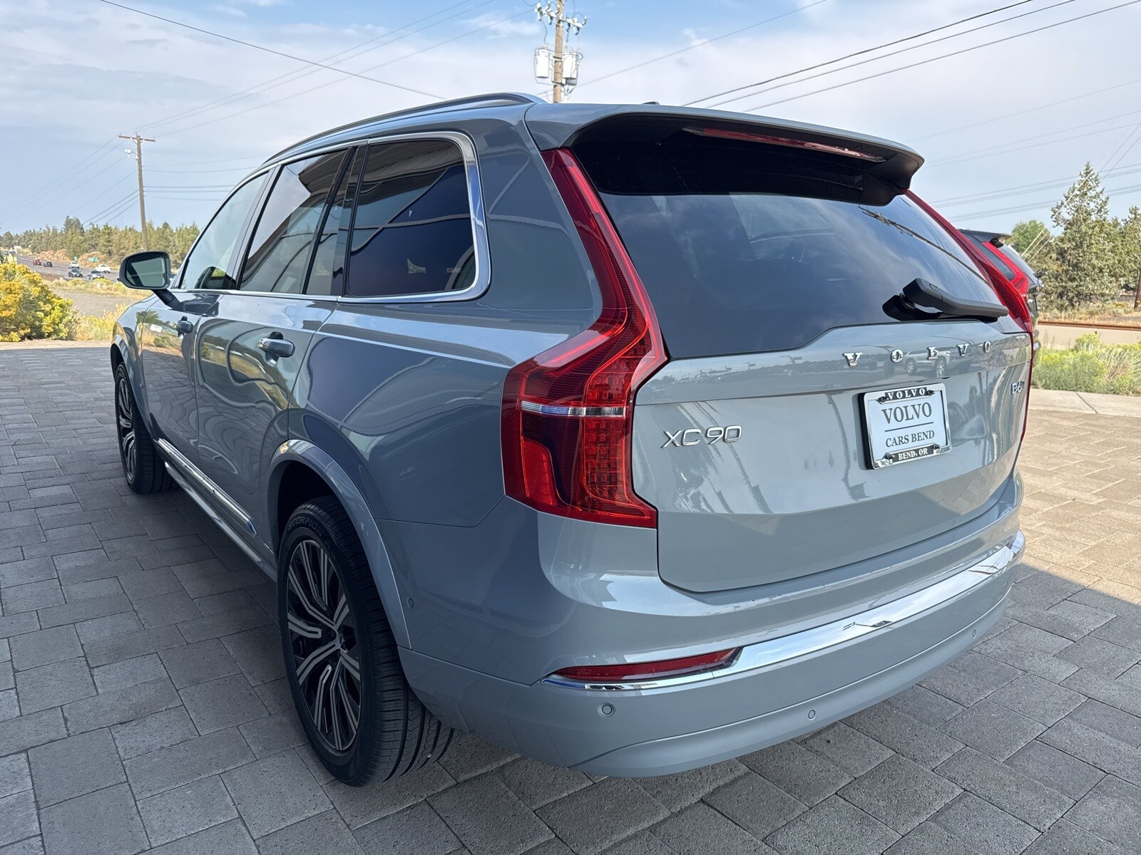 2025 Volvo XC90 Plus photo 2