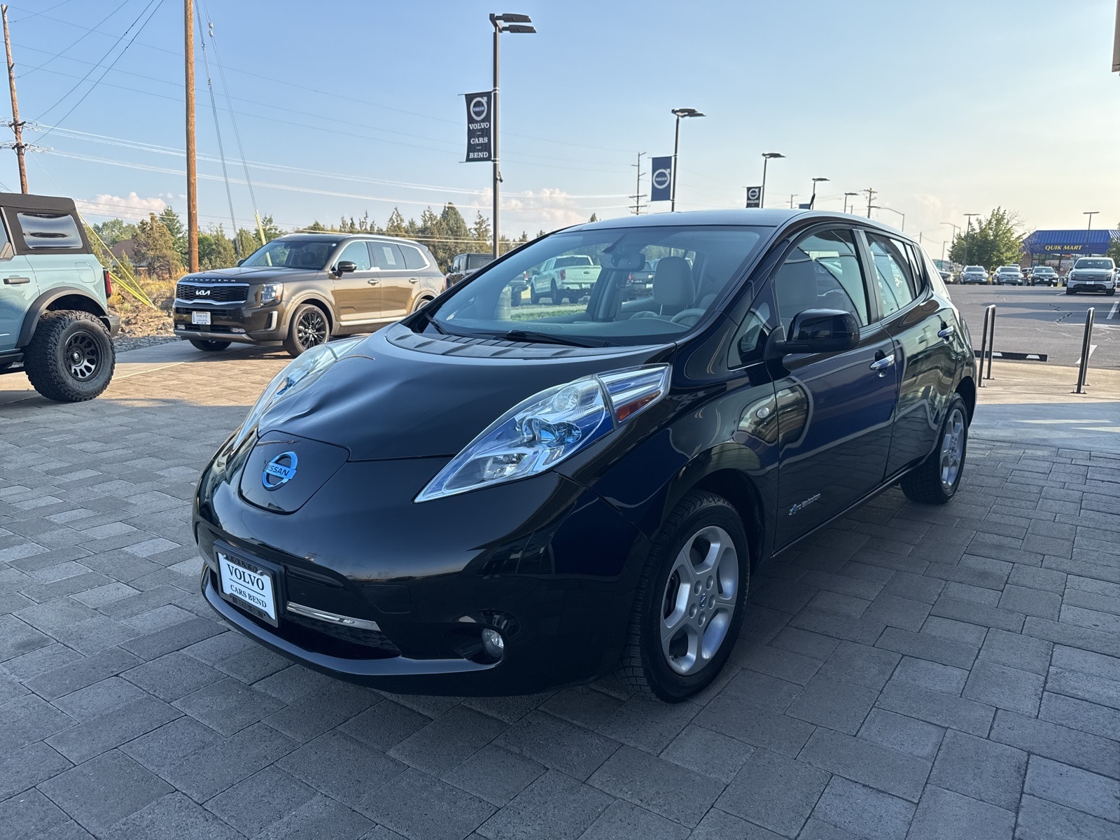 Used 2012 Nissan LEAF SL with VIN JN1AZ0CP6CT022352 for sale in Bend, OR