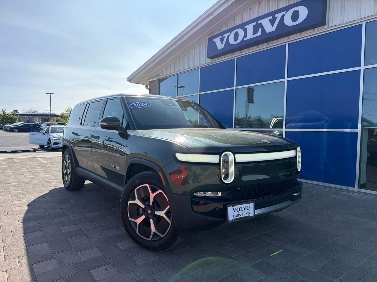 Used 2024 Rivian R1S Adventure with VIN 7PDSGBBA7RN038341 for sale in Bend, OR