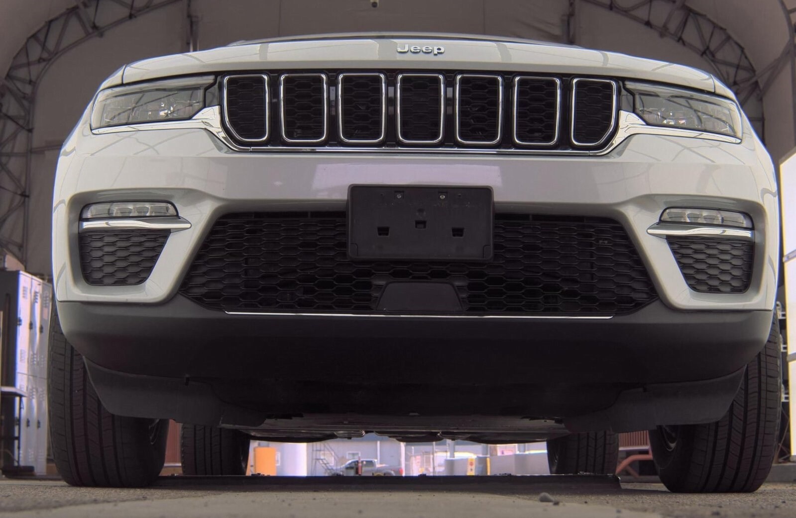 2023 Jeep Grand Cherokee 4xe photo 2