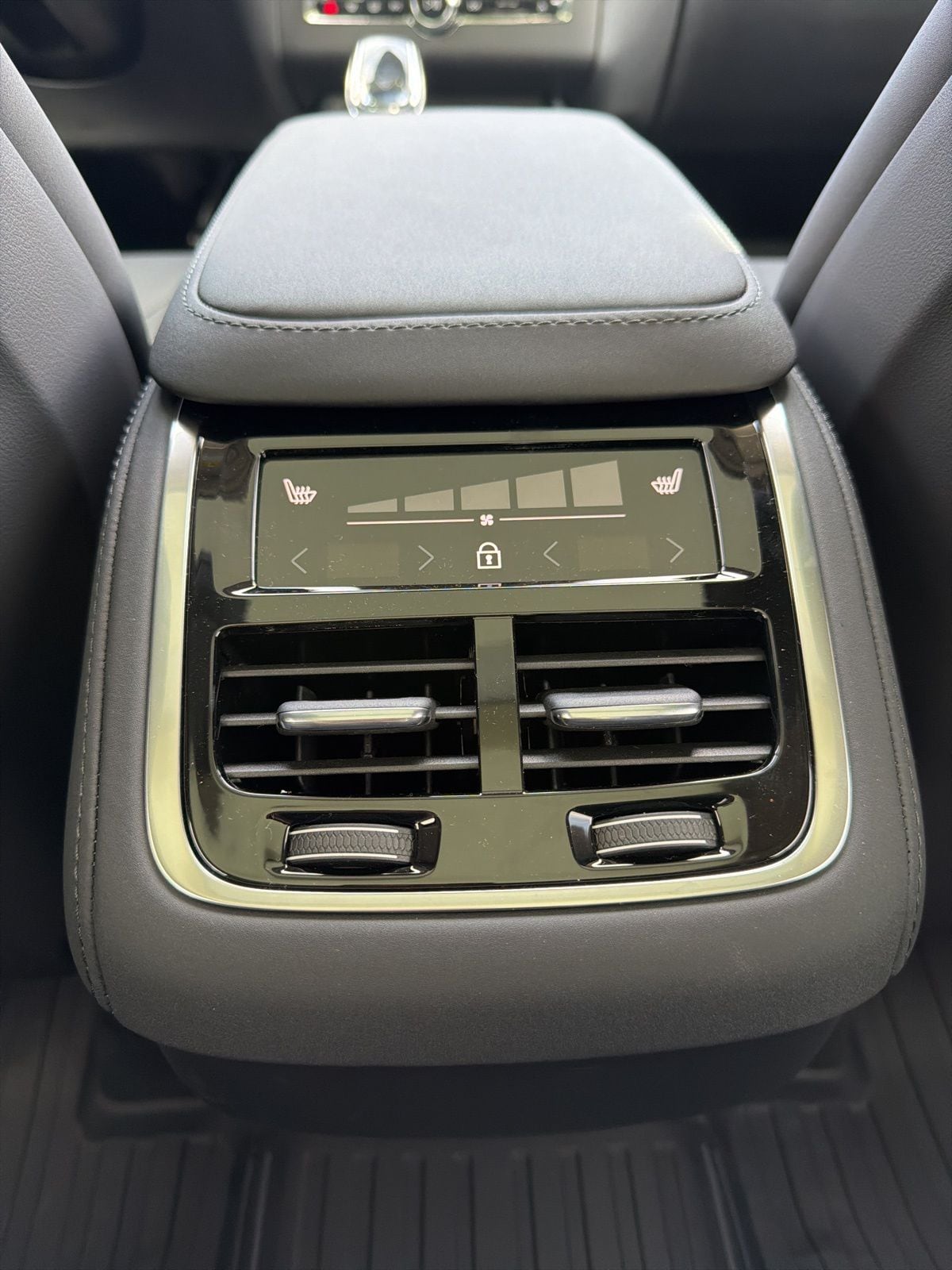 2026 Volvo XC90 Core - Photo 79