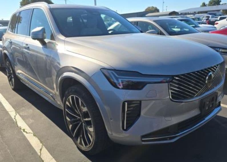 2025 Volvo XC90's photo