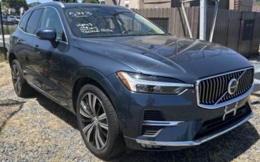 2023 Volvo XC60 B5 Plus Bright Theme AWD's photo