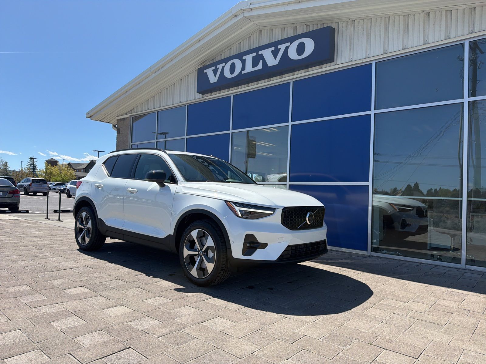 2026 Volvo XC40 B5 Plus Dark AWD's photo