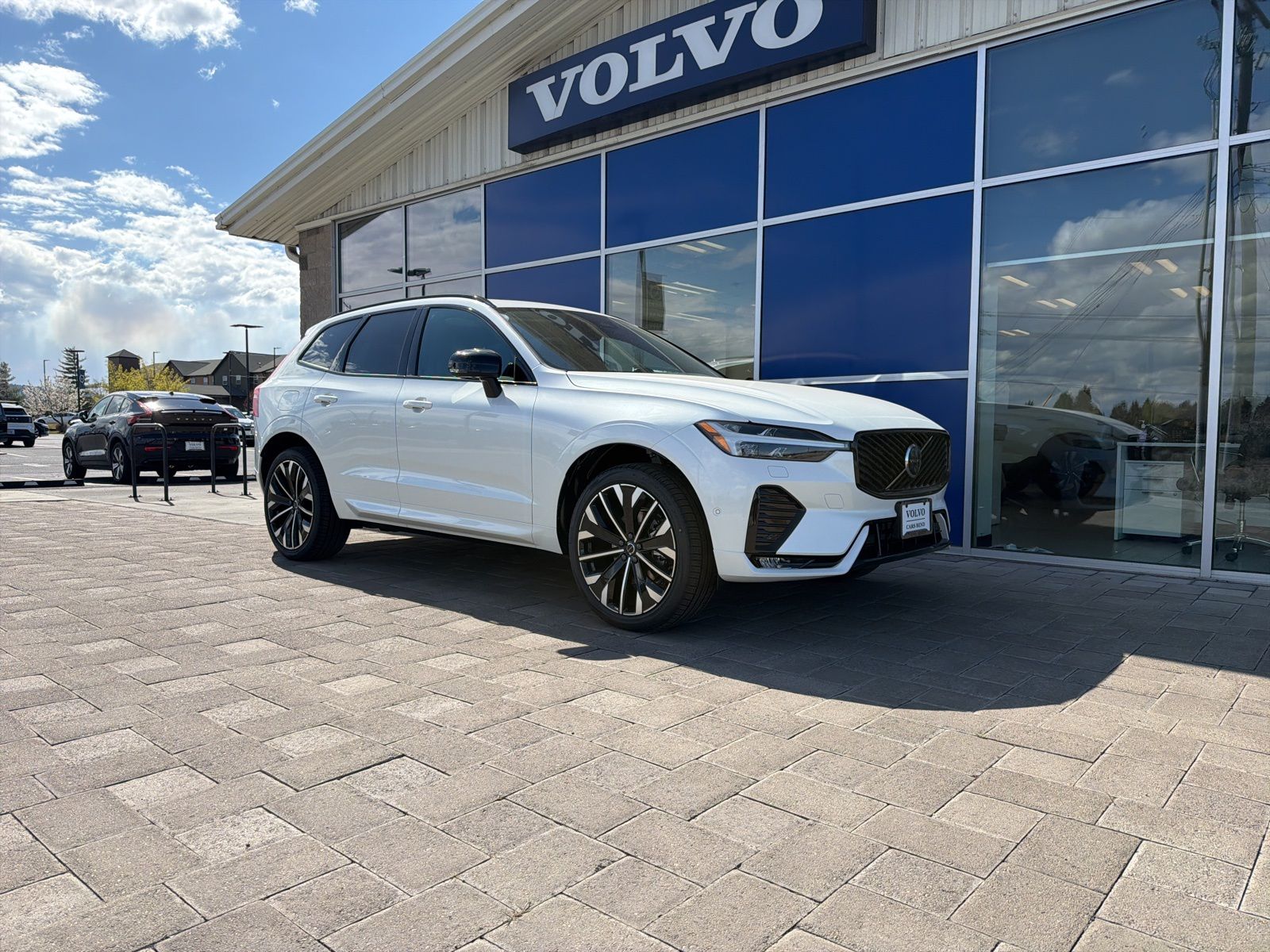 2026 Volvo XC60 B5 Ultra Dark AWD's photo