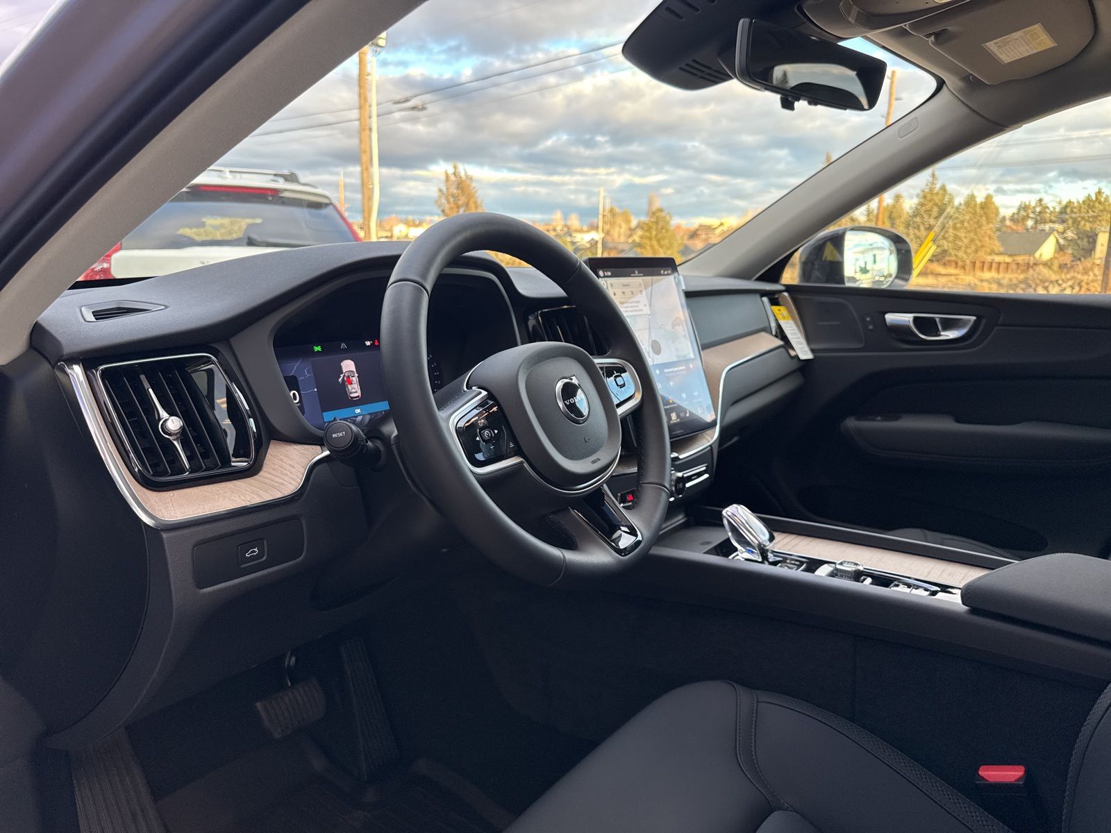 2026 Volvo XC60 Plus - Photo 9