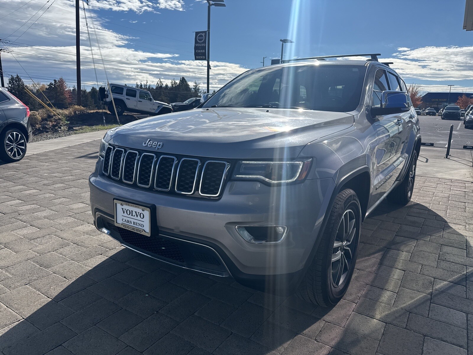 2019 Jeep Grand Cherokee Limited photo 2