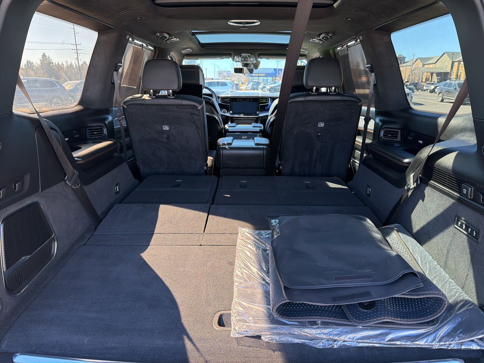 2023 Jeep Grand Wagoneer Series III - Photo 26