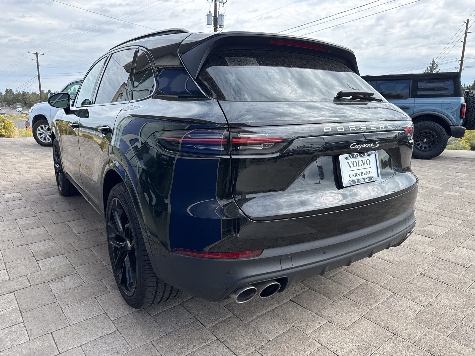 2019 Porsche Cayenne S photo 2