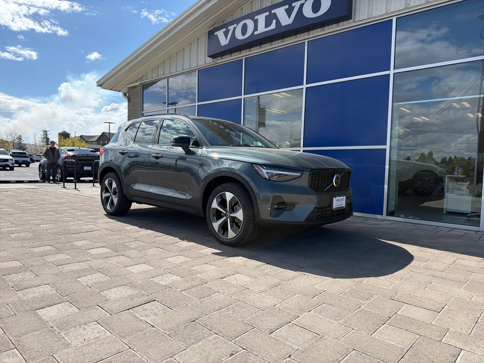 Forest Lake 2026 Volvo XC40 B5 Plus AWD SUV / Crossover All-Wheel Drive 8-Speed Automatic