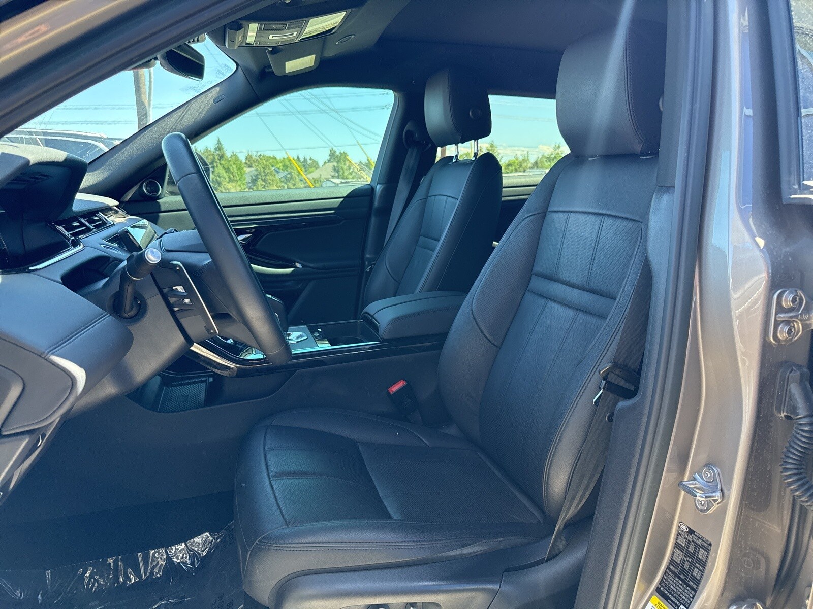 2023 Land Rover Range Rover Evoque R-Dynamic SE photo 4
