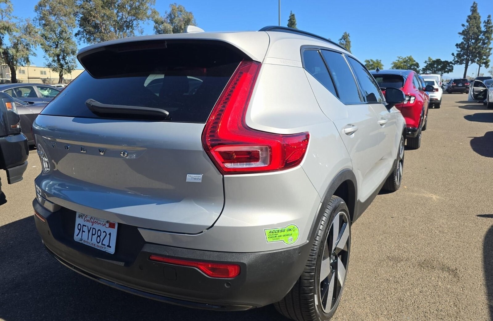 2023 Volvo XC40 Recharge Ultimate photo 2