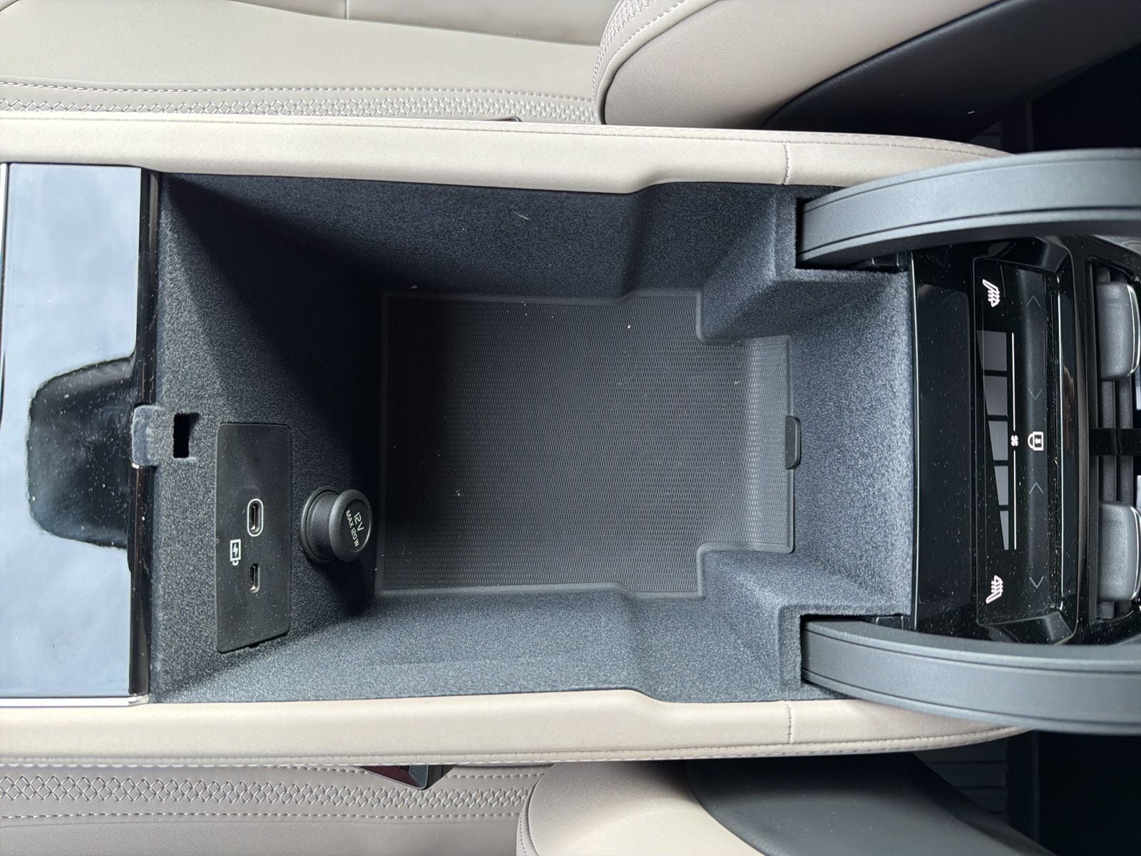 2026 Volvo XC90 Core - Photo 52