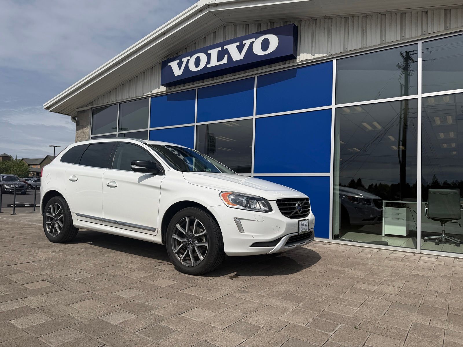 2017 Volvo XC60 T6 AWD Dynamic's photo