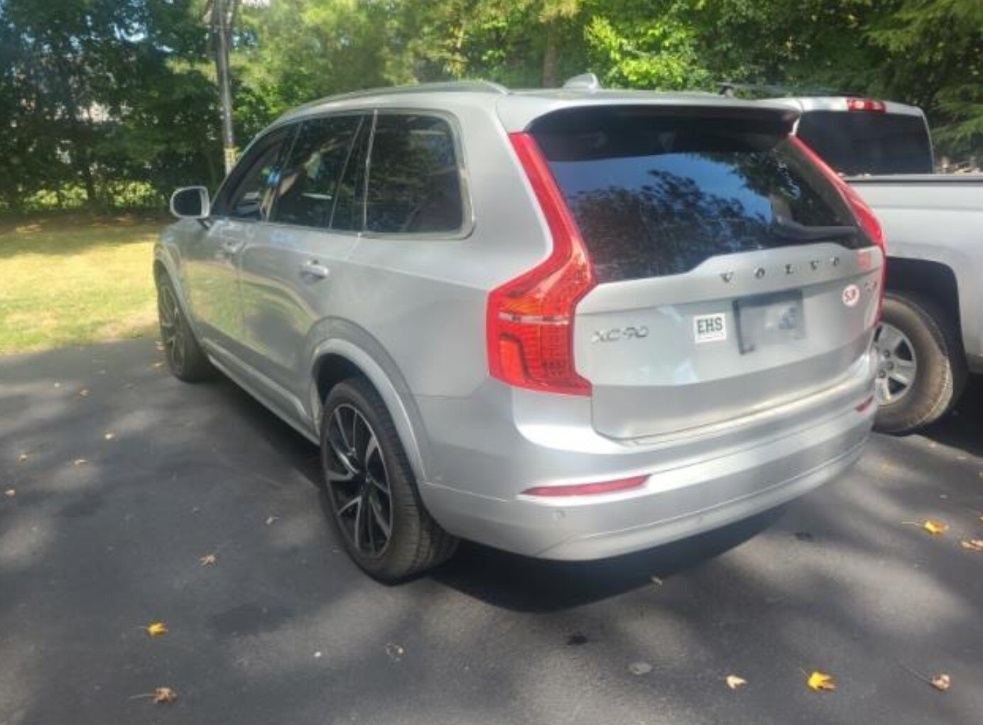2022 Volvo XC90 T6 Momentum photo 2