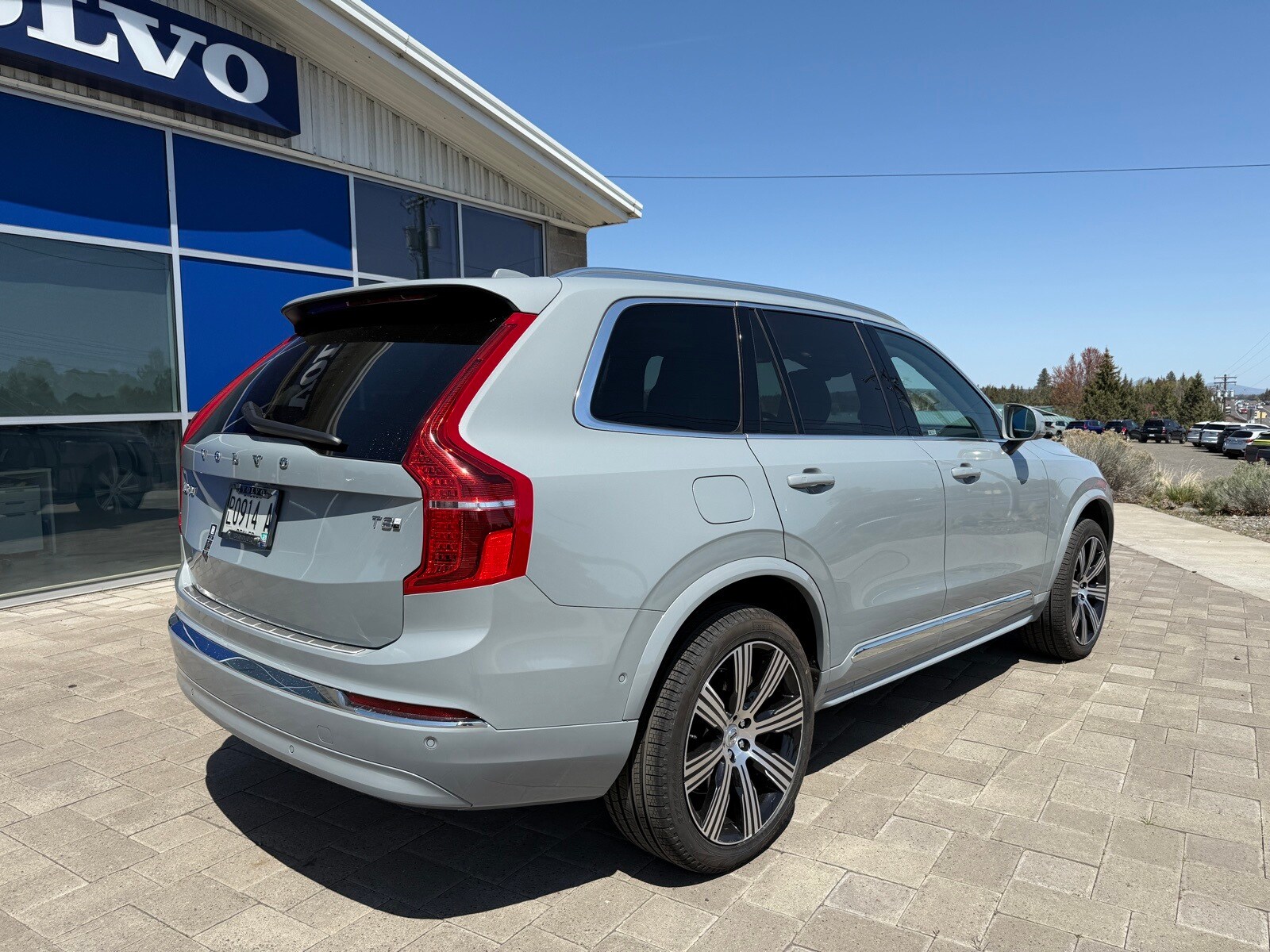 2025 Volvo XC90 T8 Plus photo 3