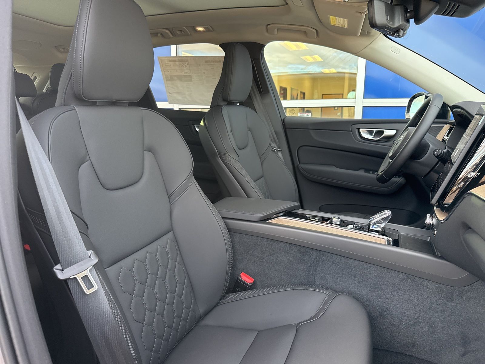 2026 Volvo XC60 Plus - Photo 11