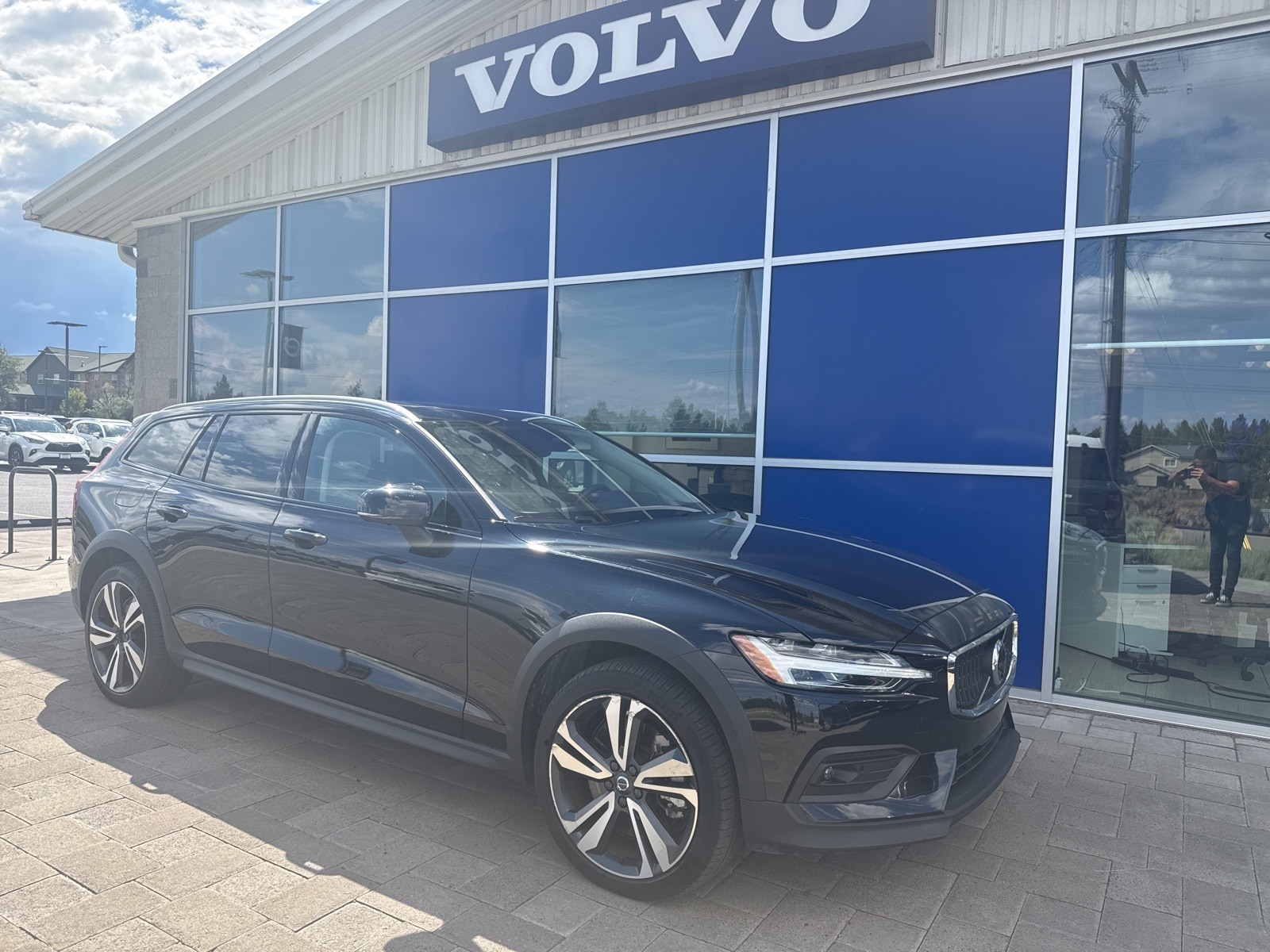 2023 Volvo V60 Cross Country Wagon 