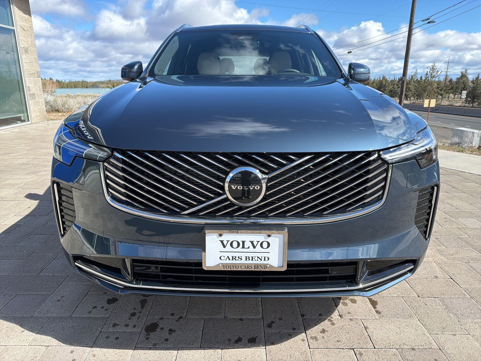 View vehicle photo 2