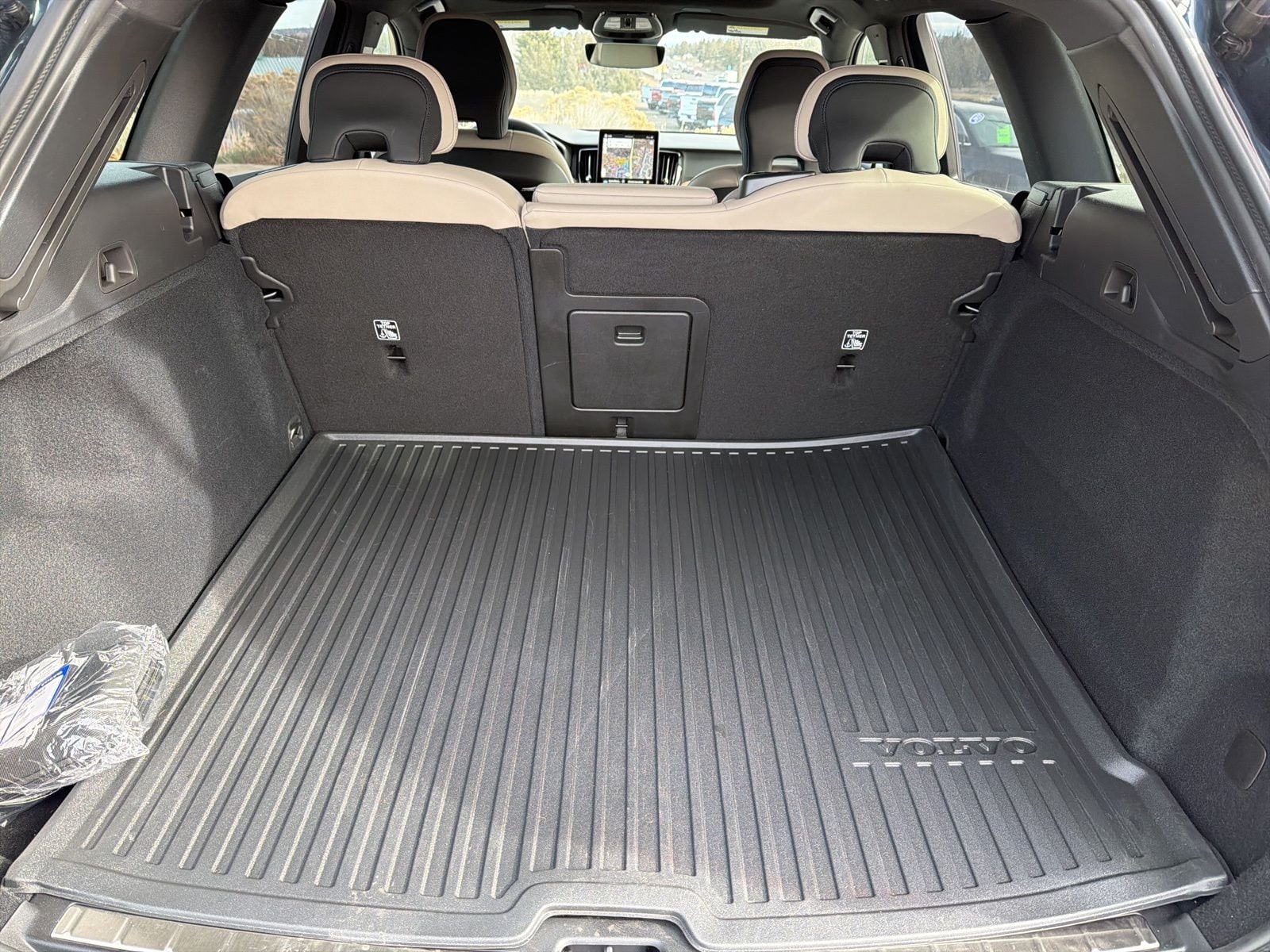 2026 Volvo XC60 Plus - Photo 13