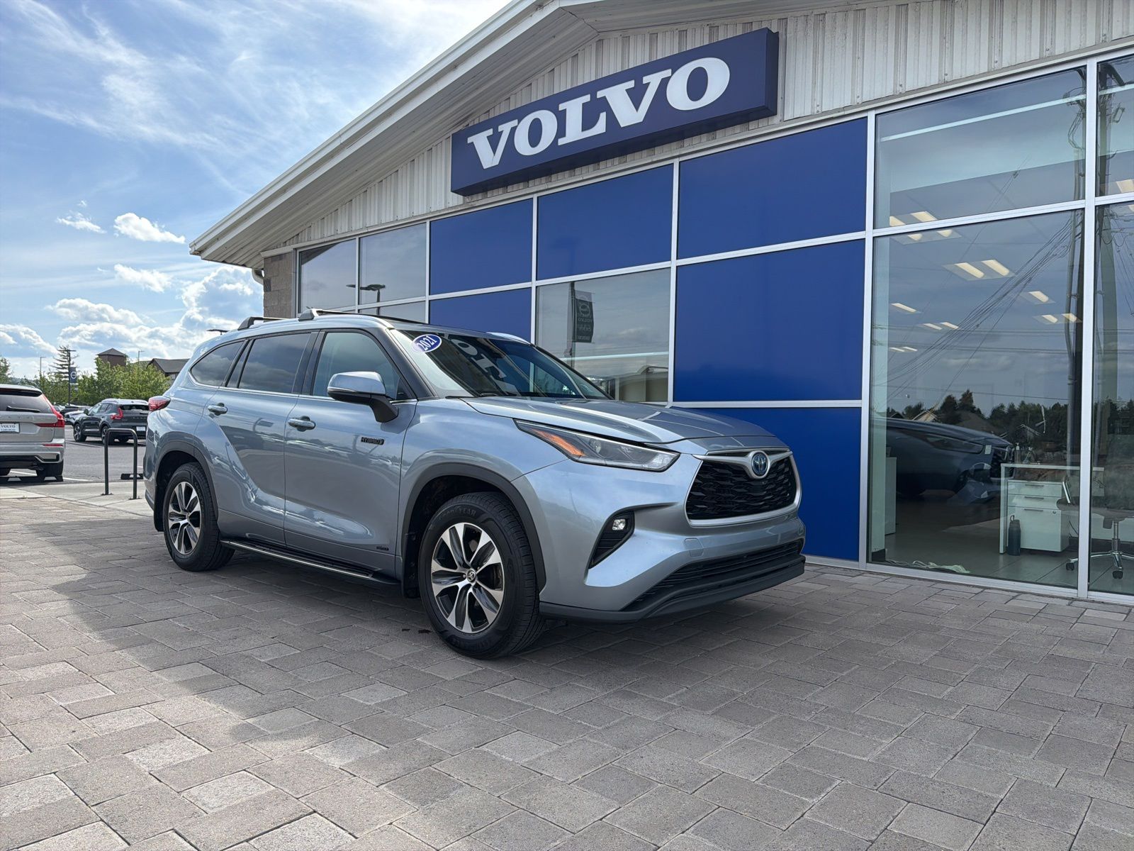 2021 Toyota Highlander XLE Hybrid 4x4's photo
