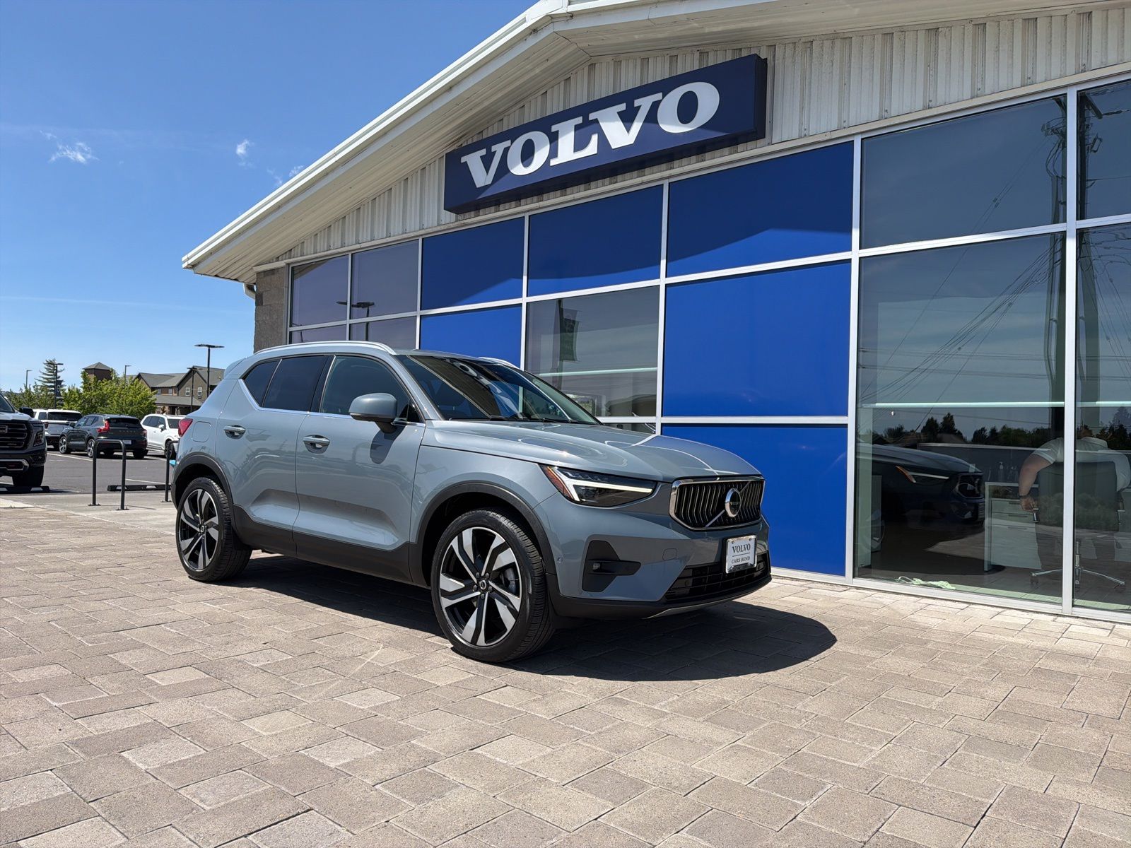 2023 Volvo XC40 B5 Ultimate Bright AWD's photo