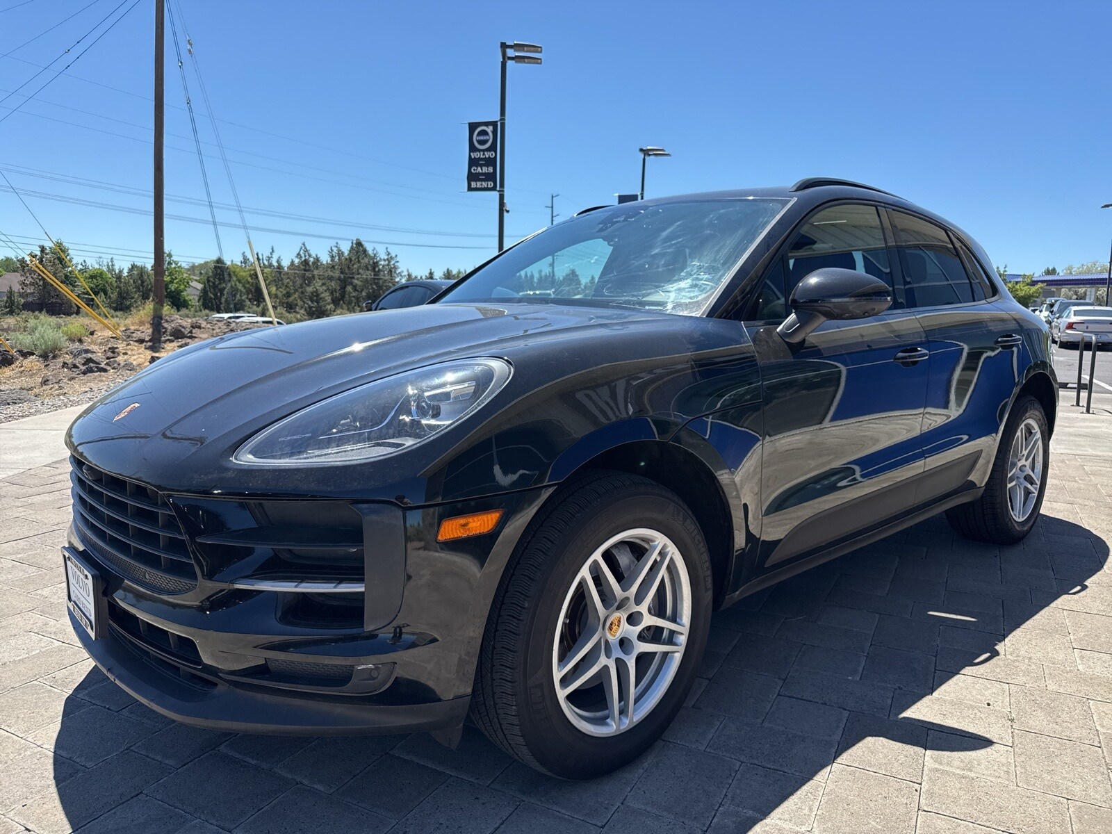 2021 Porsche Macan Base photo 2