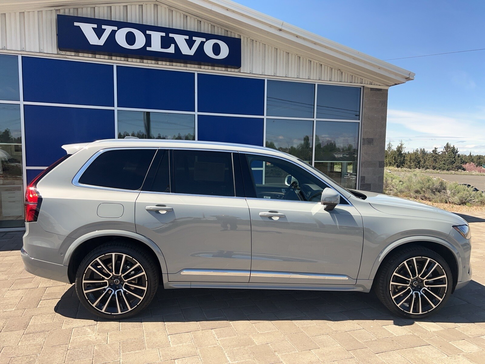 2025 Volvo XC90 photo 2