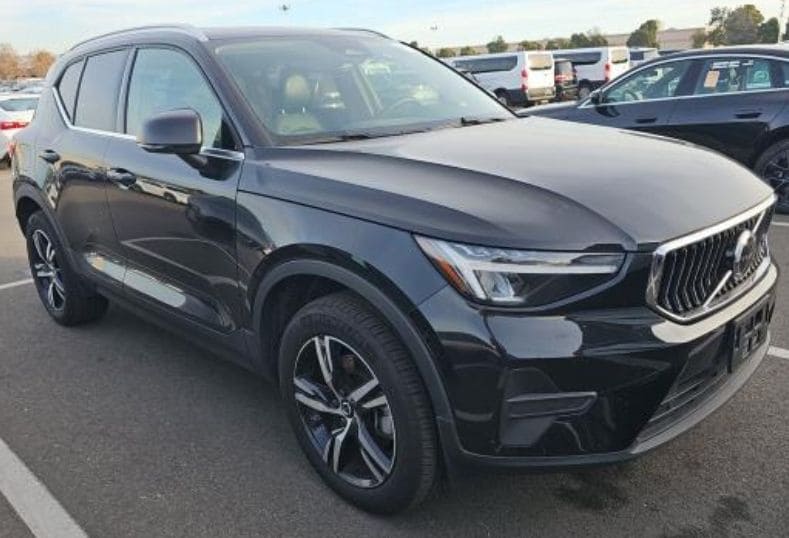 2025 Volvo XC40 B5 Core Bright AWD's photo