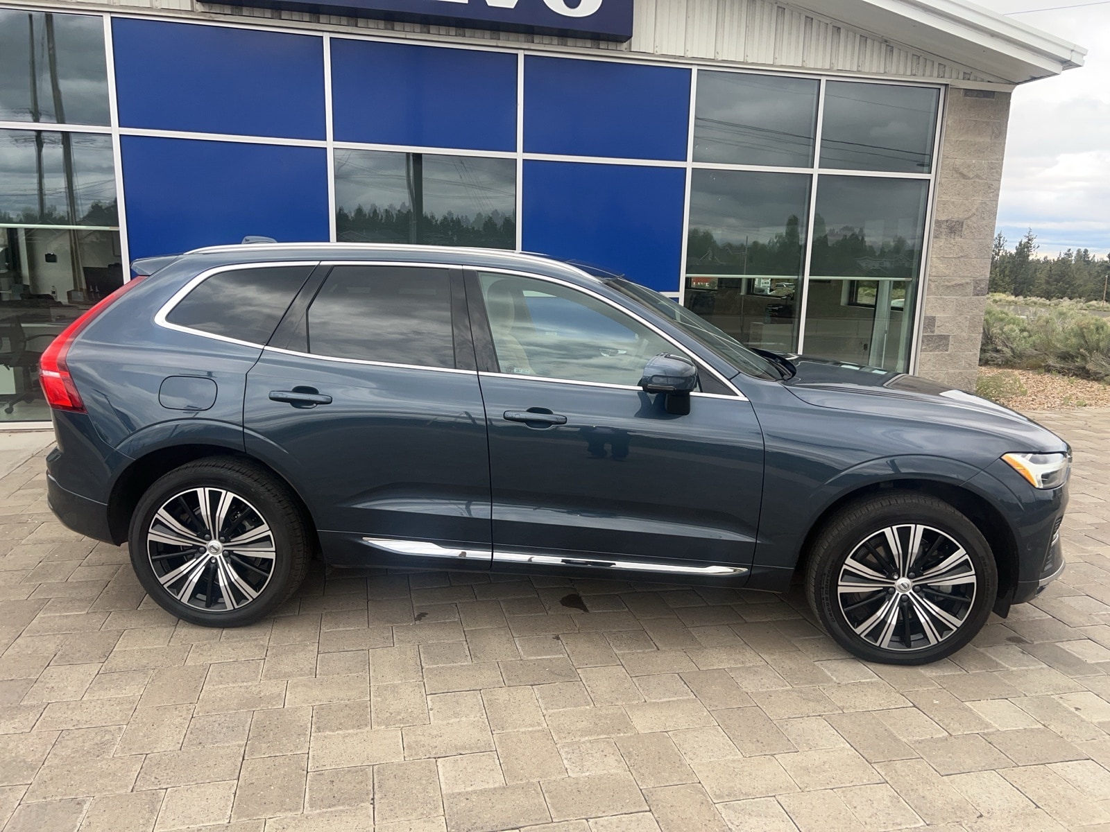 Used 2022 Volvo XC60 Inscription with VIN YV4062RL6N1074979 for sale in Bend, OR