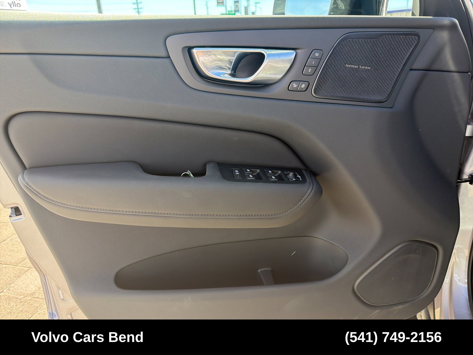 2026 Volvo XC60 Plus - Photo 27