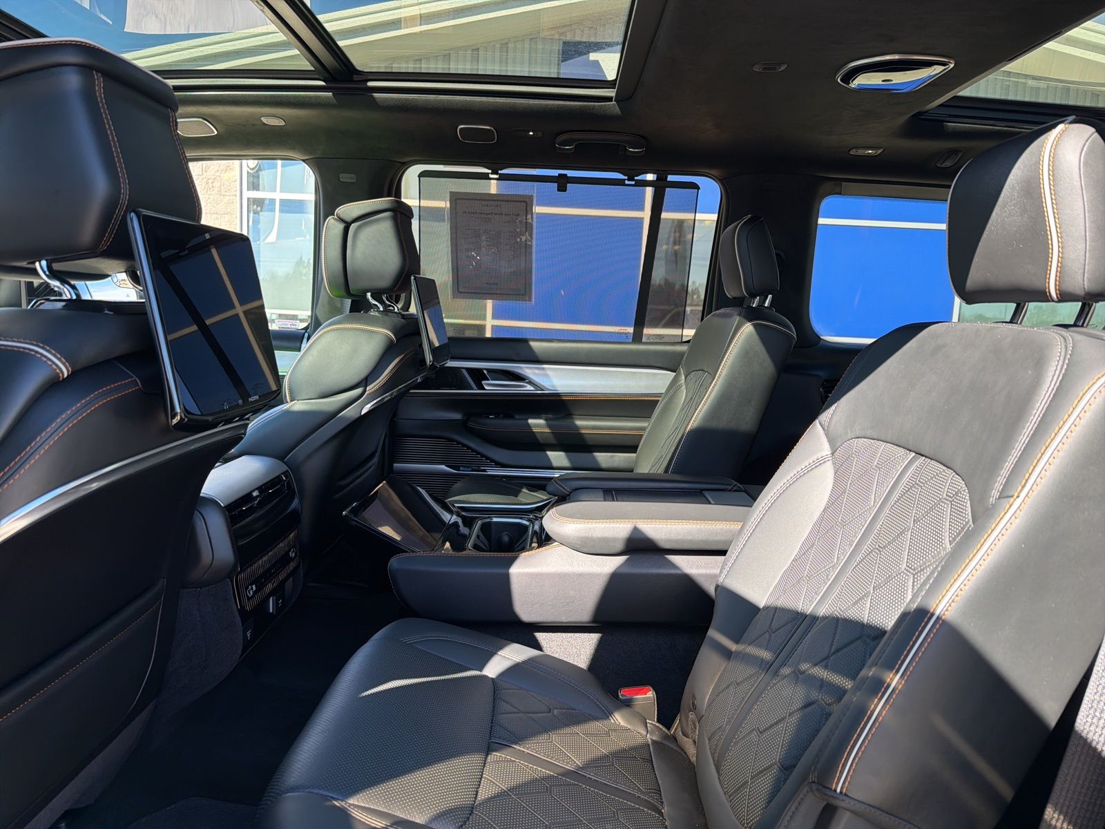 2023 Jeep Grand Wagoneer Series III - Photo 37