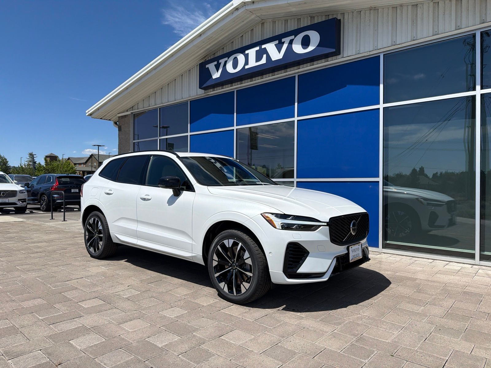 2026 Volvo XC60 T8 Plus Dark AWD's photo