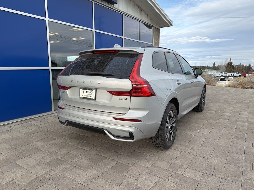 New 2025 Volvo XC60 B5 Core SUV