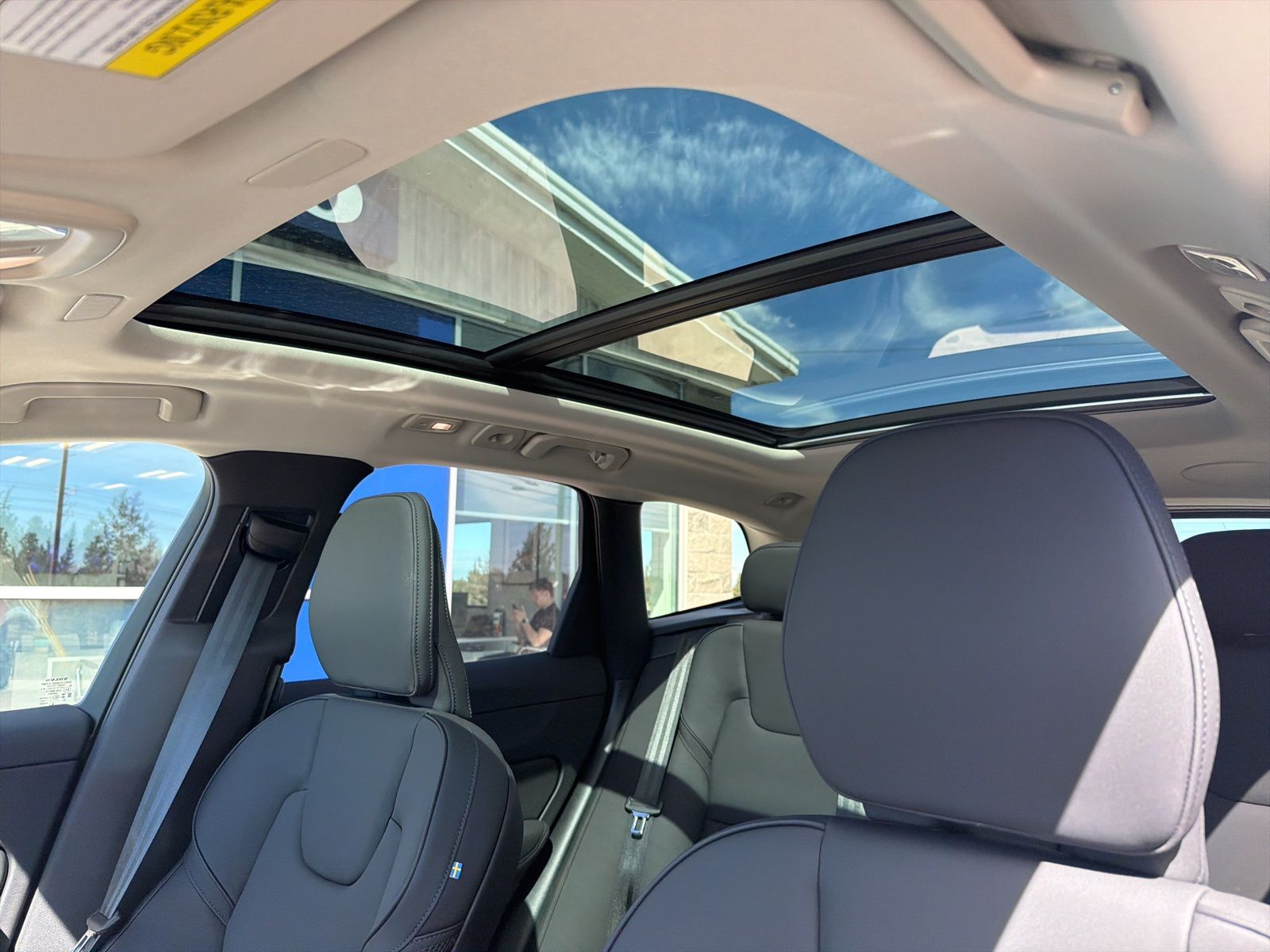 2026 Volvo XC60 Plus - Photo 17