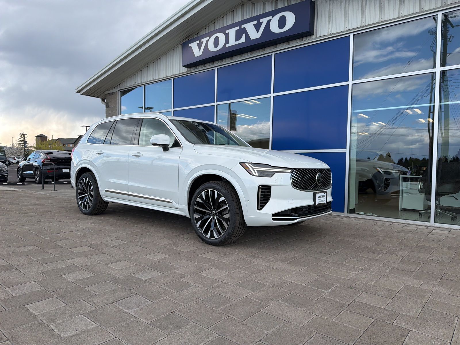 2026 Volvo XC90 T8 Recharge Ultra Bright 4WD's photo