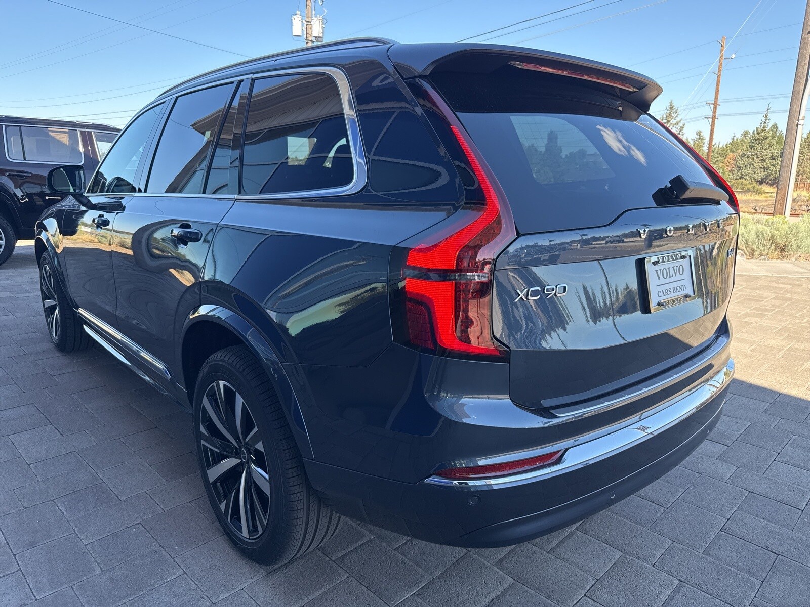 2026 Volvo XC90 Core photo 2