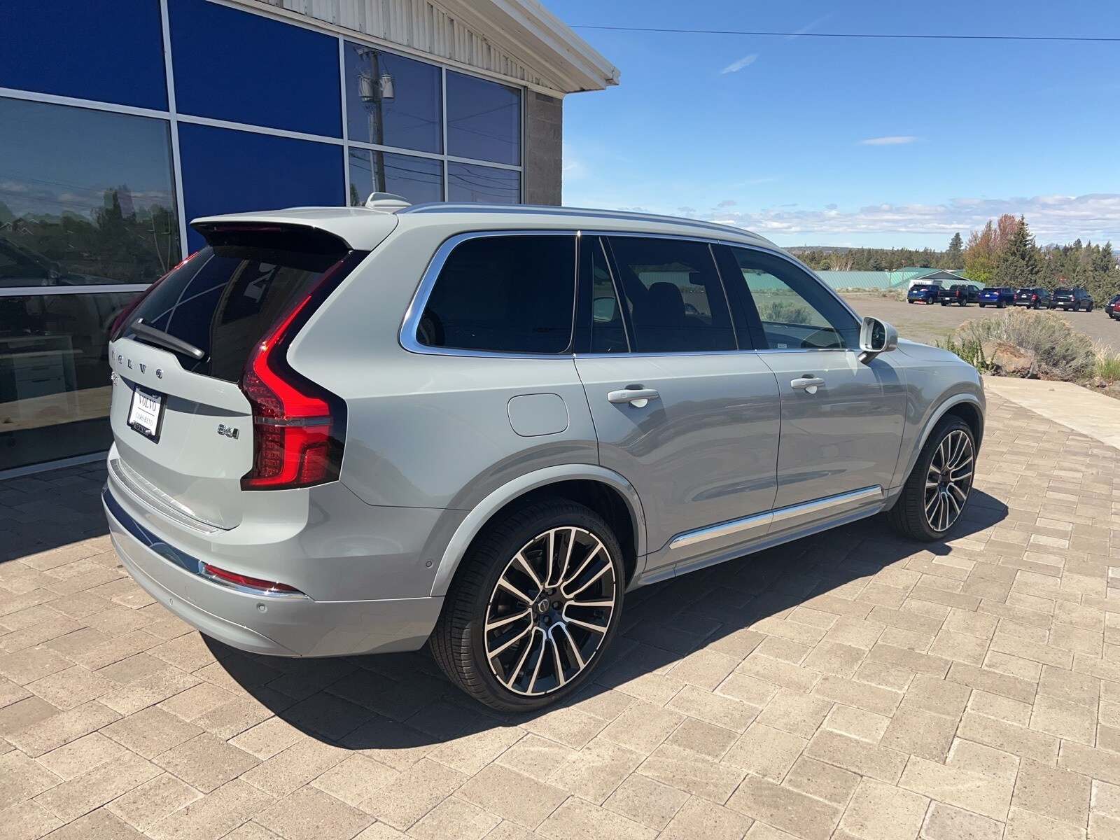2025 Volvo XC90 photo 3