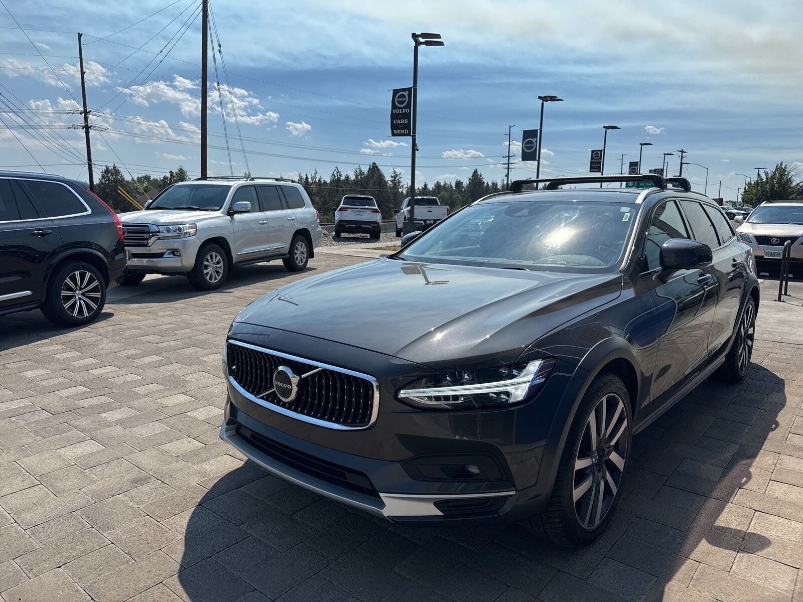 2021 Volvo V90 Cross Country T6 AWD photo 2