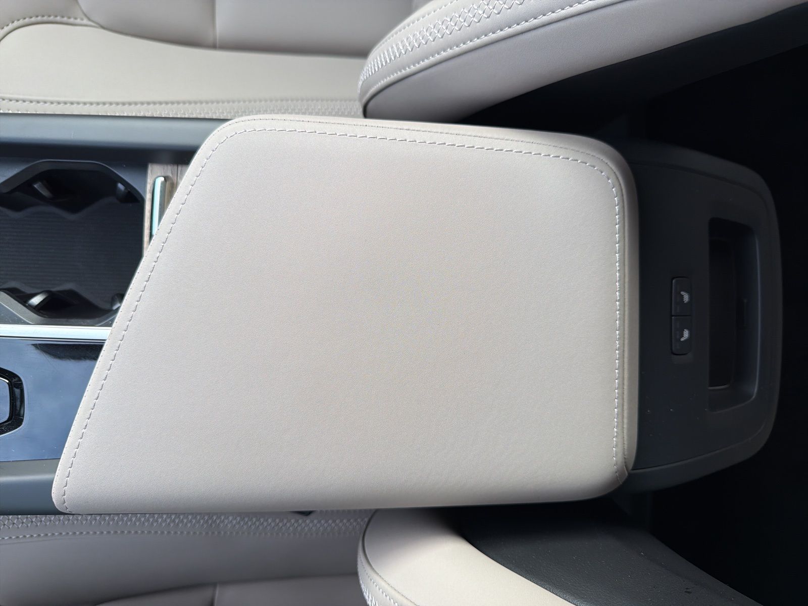 2026 Volvo XC60 Plus - Photo 47