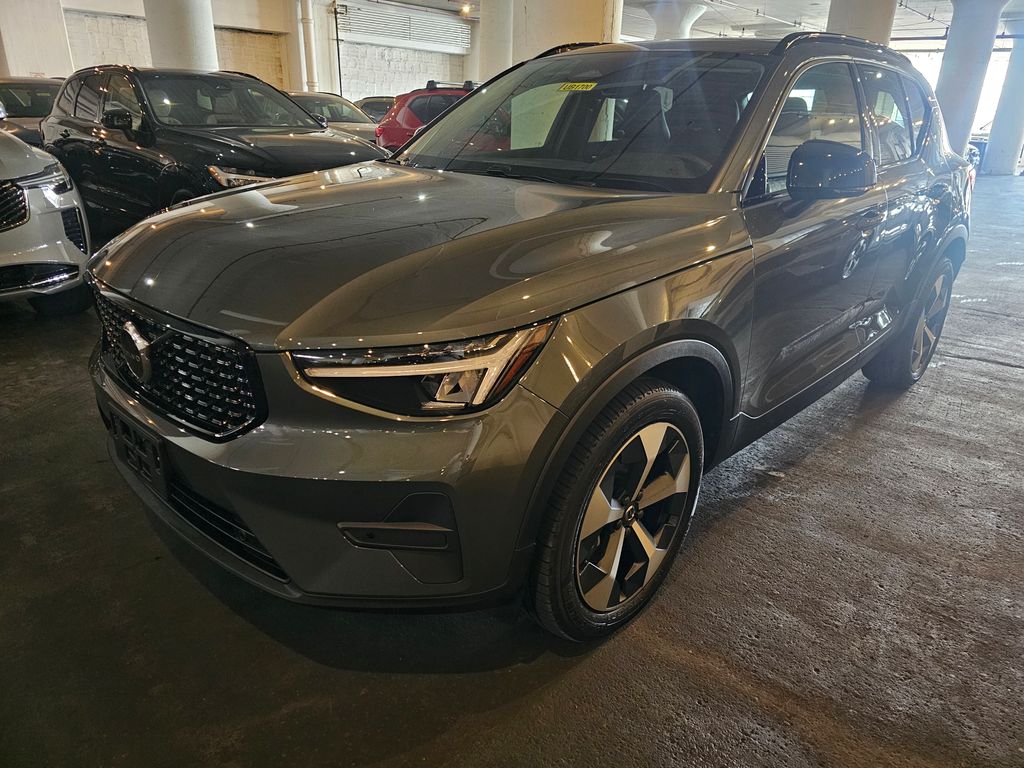 2026 Volvo XC40 B5 Core Dark AWD's photo