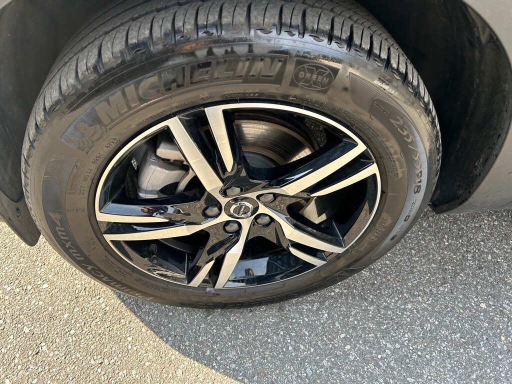 2025 Volvo XC40 Core photo 4