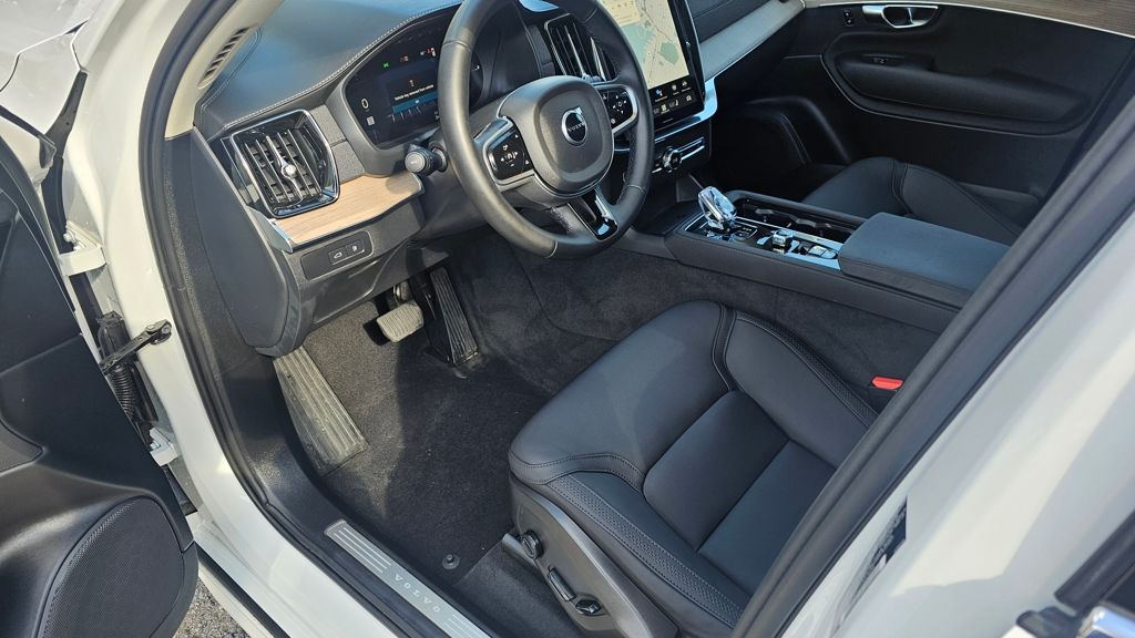 2025 Volvo XC90 Plus - Photo 16