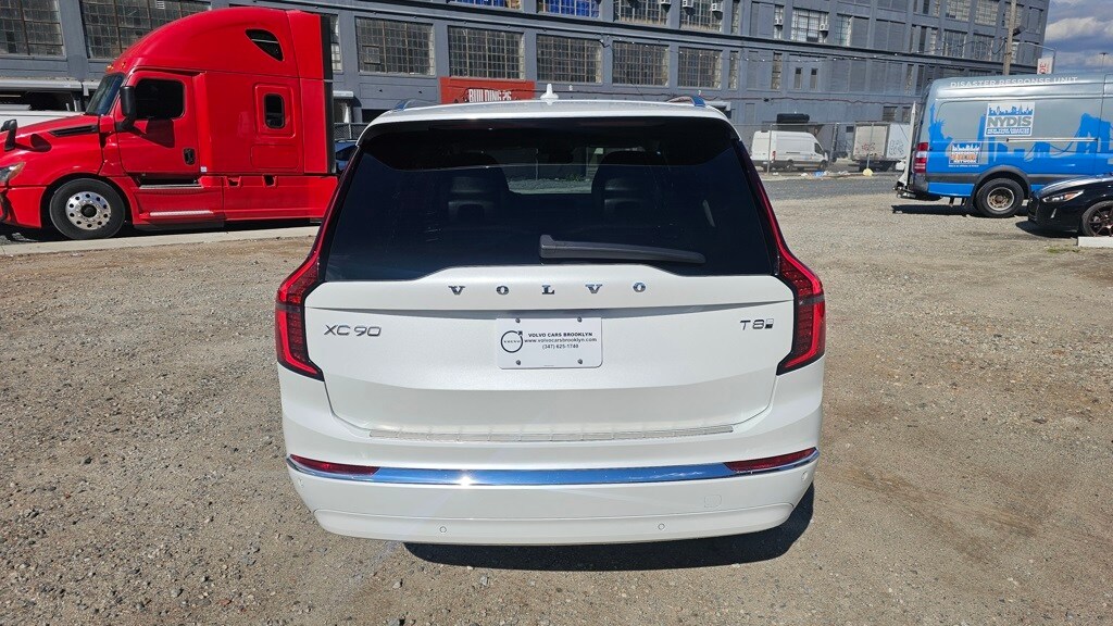 2025 Volvo XC90 T8 Plus photo 3