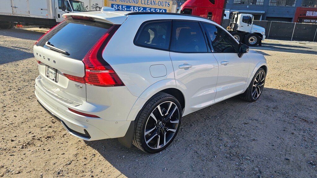 2025 Volvo XC60 Hybrid T8 photo 3