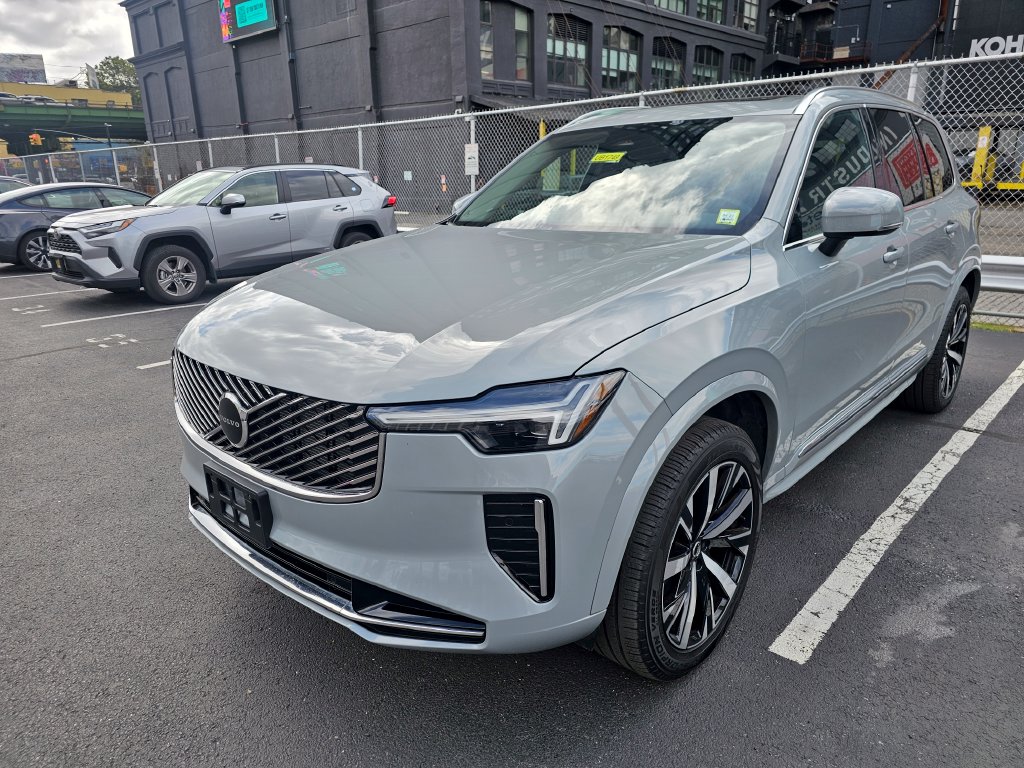 2025 Volvo XC90 Core